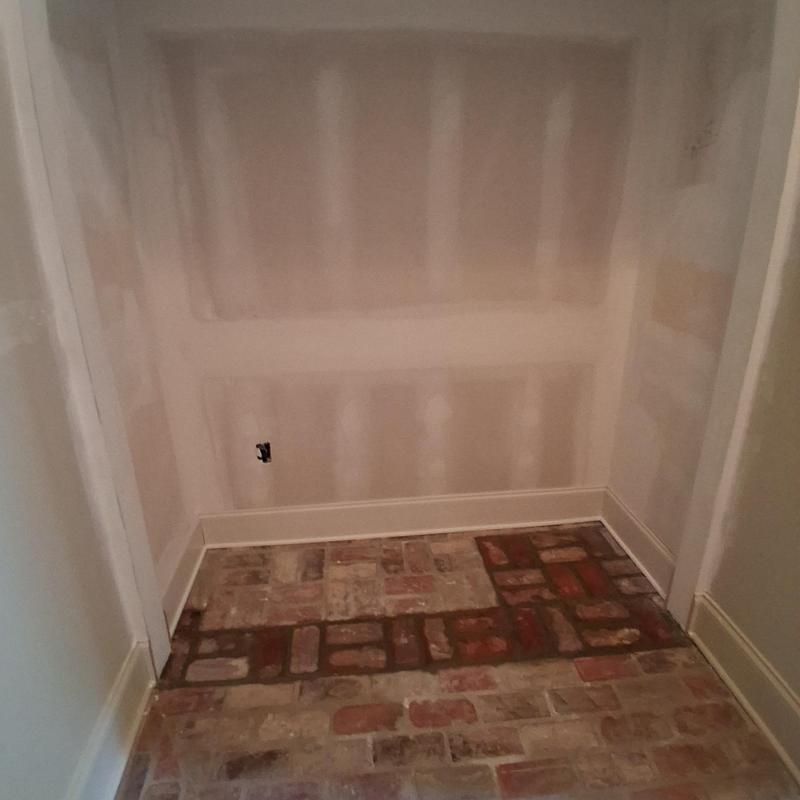 Installs baseboards and quarter rounds in Pearl, MS