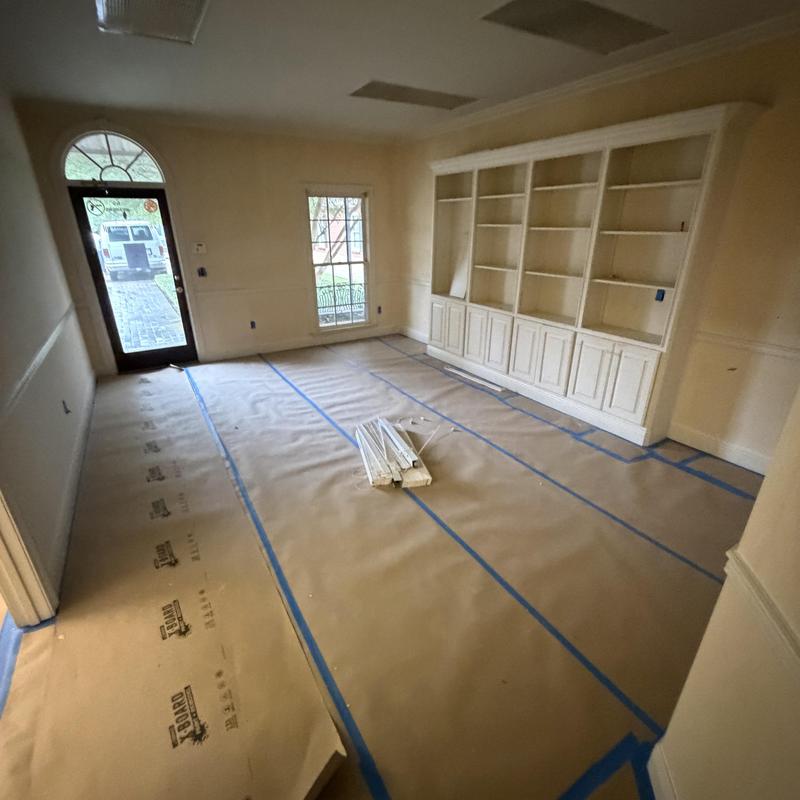 Performs wall prep and repainting services in Jackson, MS