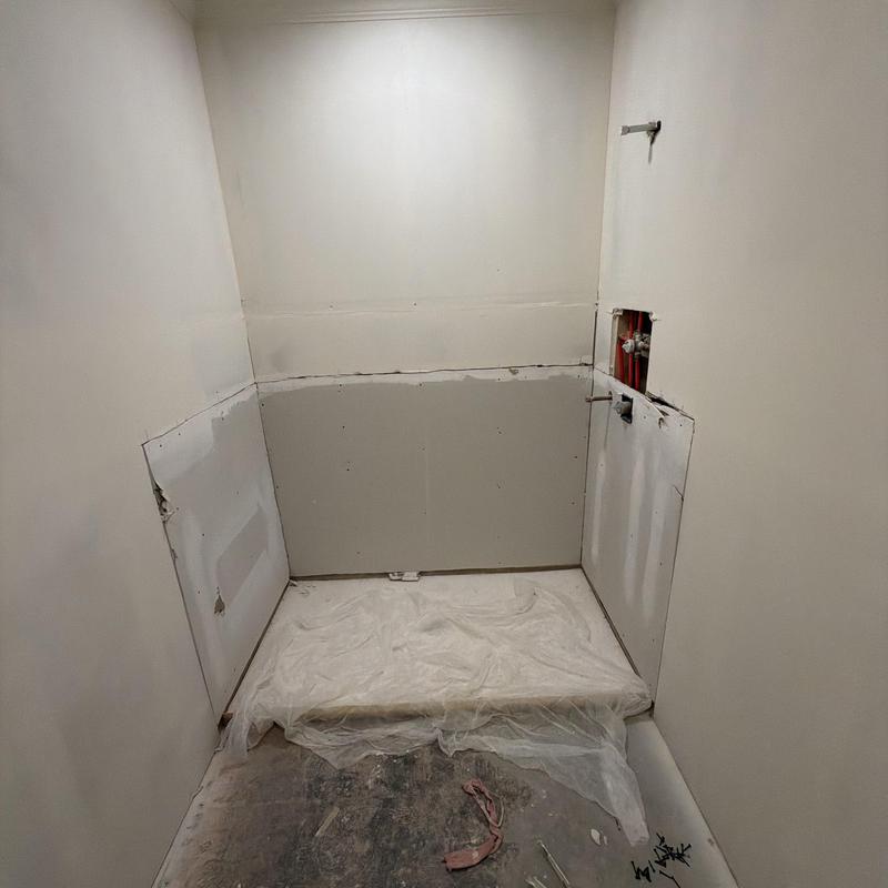 Provides sheetrock repair services for bathrooms in Jackson, MS