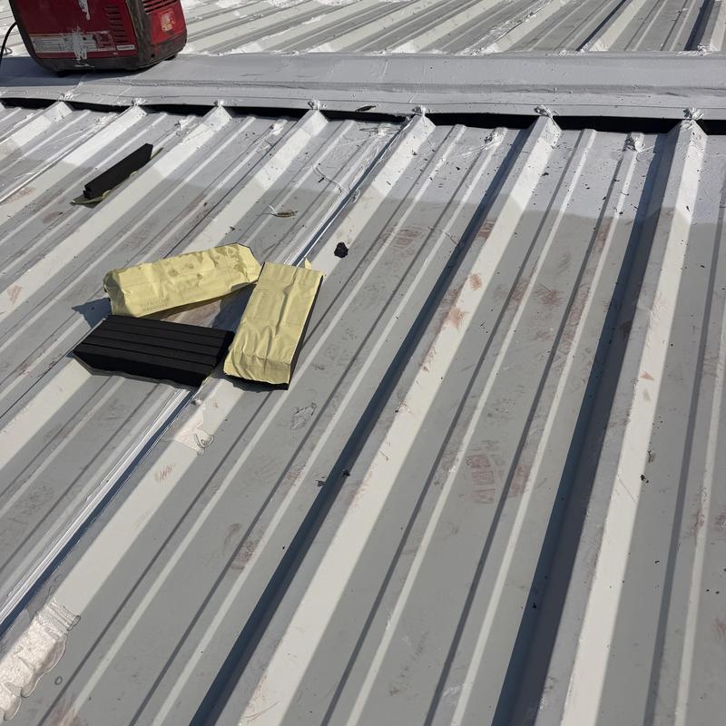 Installs closures under ridge caps in Pearl, MS