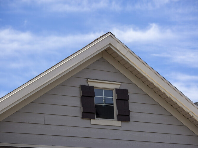 trim along the roof of a house
